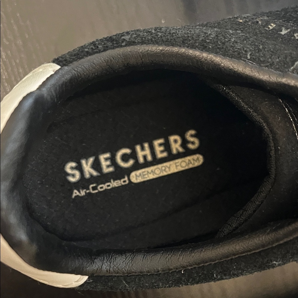 Skechers Woman’s Black and White Sneakers Air cooling memory foam - Picture 7 of 7